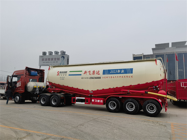 散裝水泥罐車(chē)能裝多少噸水泥